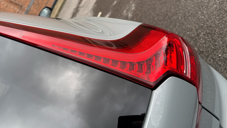 Volvo XC60 2.0 B5P Plus Dark 5dr AWD Geartronic Petrol Estate